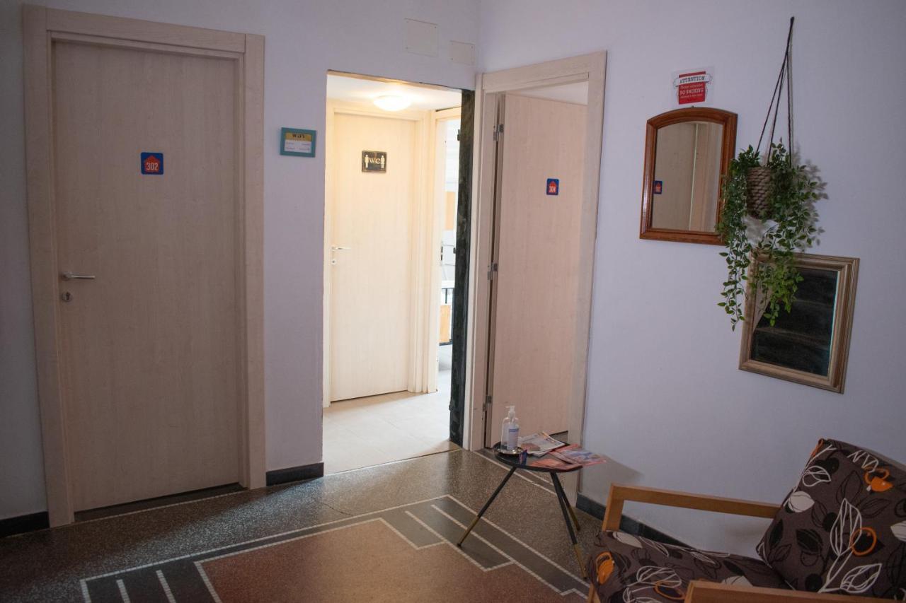 Abbey Hostel Генуа Екстериор снимка