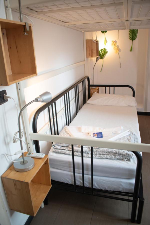 Abbey Hostel Генуа Екстериор снимка
