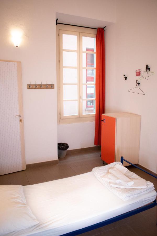 Abbey Hostel Генуа Екстериор снимка