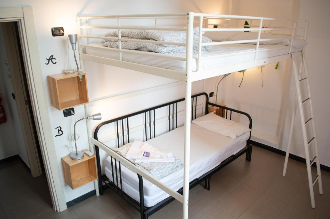 Abbey Hostel Генуа Екстериор снимка