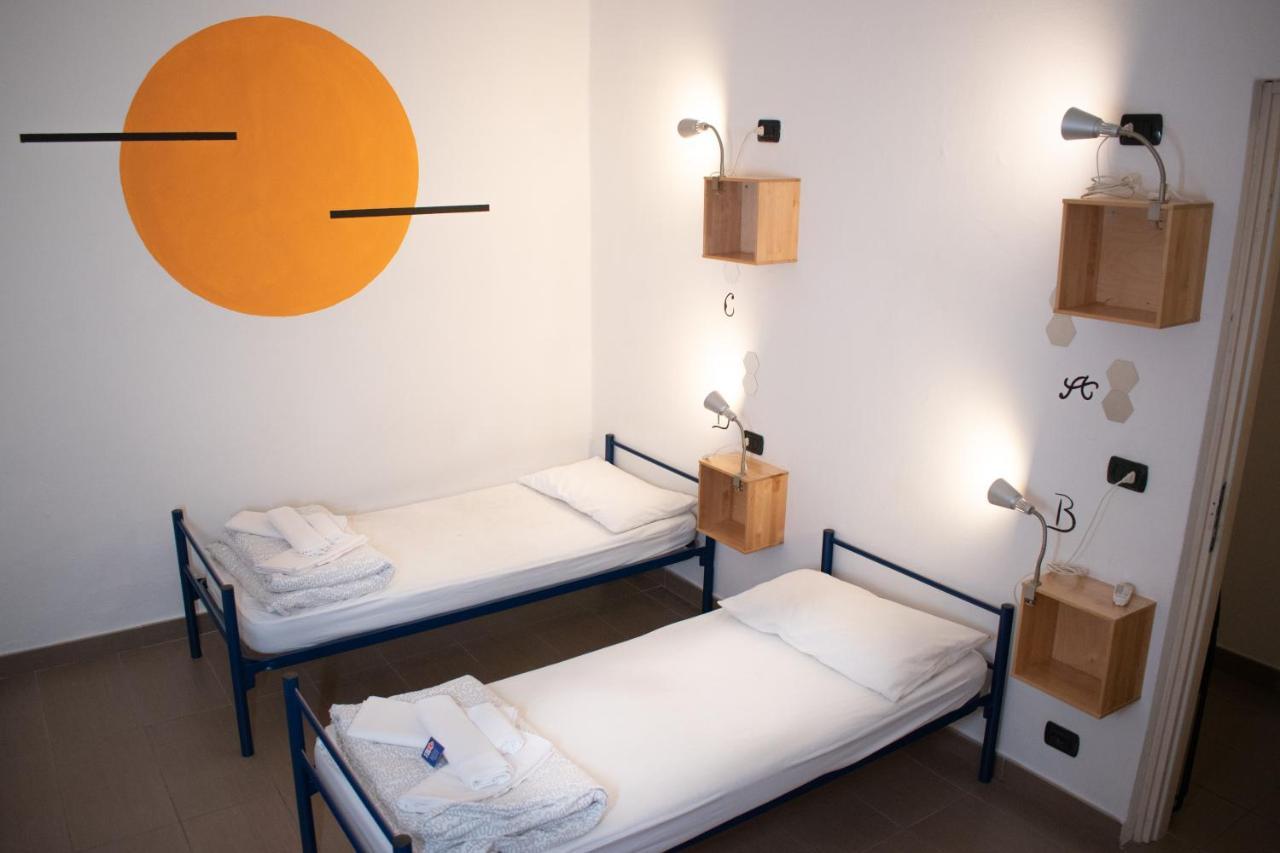 Abbey Hostel Генуа Екстериор снимка