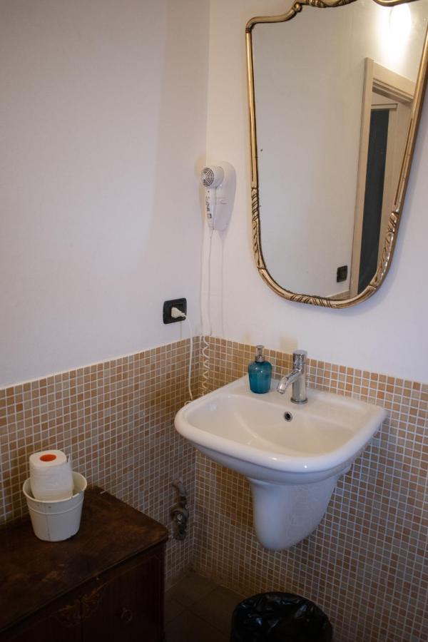 Abbey Hostel Генуа Екстериор снимка