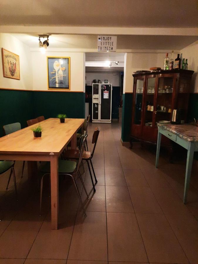 Abbey Hostel Генуа Екстериор снимка